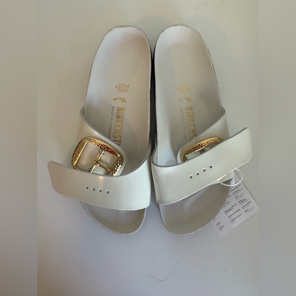 Birkenstock Cream Sandals with Gold Accents - Picture 4 of 14